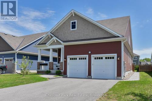 landscaped/fully fenced - 5 Hunter Place, Bracebridge (Macaulay), ON - Outdoor With Facade