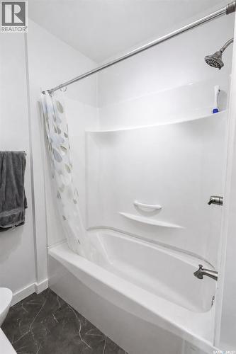 529 20Th Street E, Prince Albert, SK - Indoor Photo Showing Bathroom