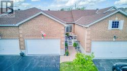 27 EILEEN CRESCENT Ottawa, ON K2S 1X2