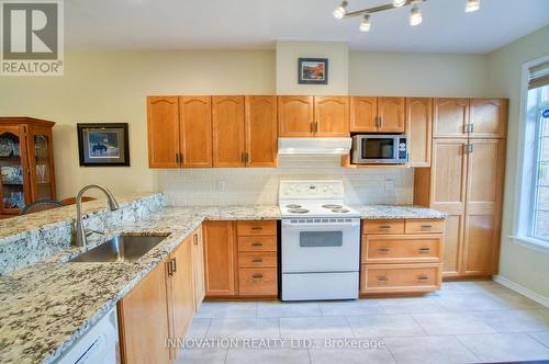 27 Eileen Crescent, Ottawa, ON - Indoor Photo Showing Kitchen