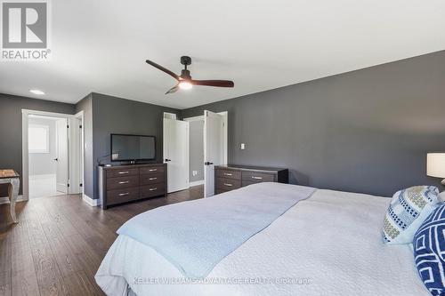 4 Cranberry Lane, Barrie, ON - Indoor Photo Showing Bedroom