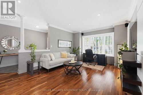 4 Cranberry Lane, Barrie, ON - Indoor Photo Showing Living Room