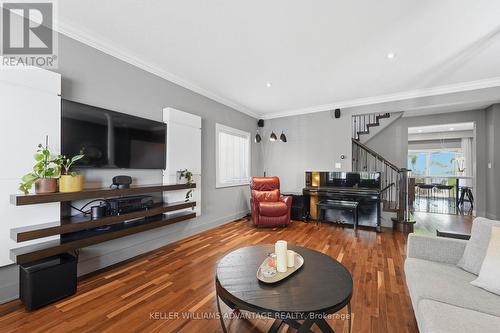 4 Cranberry Lane, Barrie, ON - Indoor Photo Showing Living Room