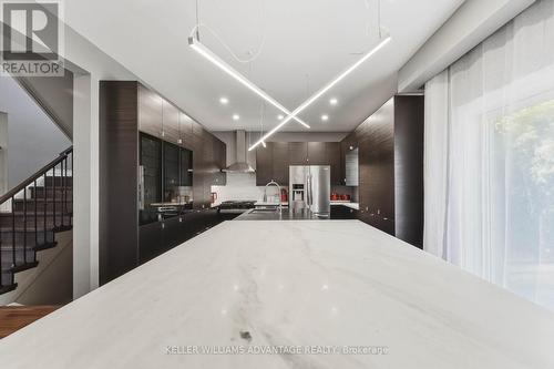 4 Cranberry Lane, Barrie, ON - Indoor Photo Showing Kitchen With Upgraded Kitchen