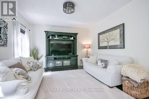 122 Atlantis Drive, Orillia, ON - Indoor Photo Showing Living Room