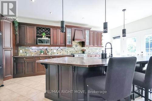 122 Atlantis Drive, Orillia, ON - Indoor Photo Showing Kitchen With Upgraded Kitchen