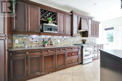 122 Atlantis Drive, Orillia, ON - Indoor Photo Showing Kitchen With Upgraded Kitchen