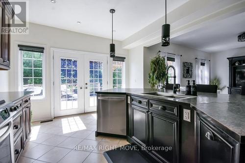 122 Atlantis Drive, Orillia, ON - Indoor Photo Showing Kitchen With Double Sink With Upgraded Kitchen
