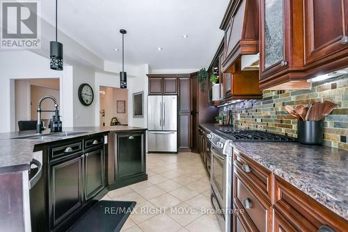 122 Atlantis Drive, Orillia, ON - Indoor Photo Showing Kitchen With Upgraded Kitchen