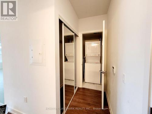 623 - 158 Front Street E, Toronto, ON - Indoor Photo Showing Laundry Room