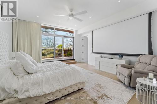 1589 Glenhill Crescent, Mississauga, ON - Indoor Photo Showing Bedroom