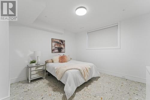 1589 Glenhill Crescent, Mississauga, ON - Indoor Photo Showing Bedroom
