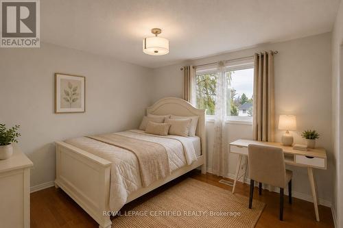 Bedroom 2 - 35 Trenholme Crescent, Hamilton, ON - Indoor Photo Showing Bedroom