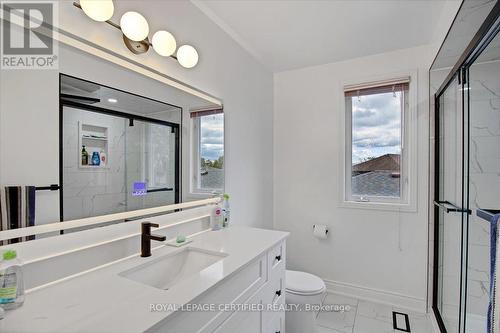 Shared Bathroom- Renovated - 35 Trenholme Crescent, Hamilton, ON - Indoor
