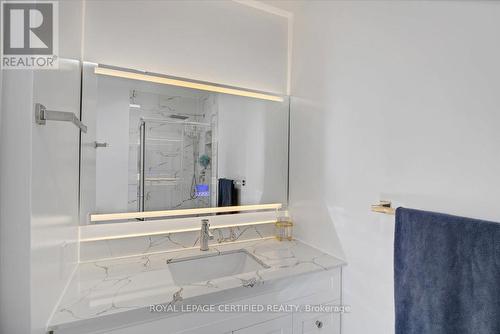 Renovated Ensuite - 35 Trenholme Crescent, Hamilton, ON -  Photo Showing Bathroom