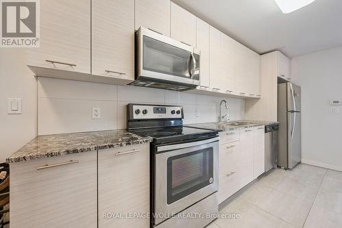 201 - 251 Hemlock Street, Waterloo, ON - Indoor Photo Showing Kitchen