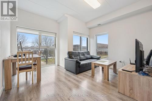 201 - 251 Hemlock Street, Waterloo, ON - Indoor Photo Showing Living Room