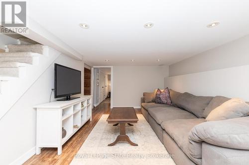 7 Pinehill Road, St. Catharines (Old Glenridge), ON - Indoor Photo Showing Living Room