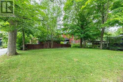 76 London Road W, Guelph (Exhibition Park), ON - Outdoor