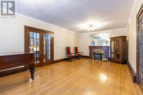76 London Road W, Guelph (Exhibition Park), ON - Indoor With Fireplace