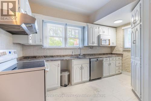 76 London Road W, Guelph (Exhibition Park), ON - Indoor Photo Showing Kitchen