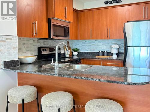 7G - 8 Rosebank Drive, Toronto, ON - Indoor Photo Showing Kitchen With Double Sink