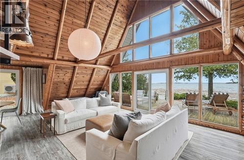 68 Parker Island Road, Lions Head, ON - Indoor Photo Showing Living Room