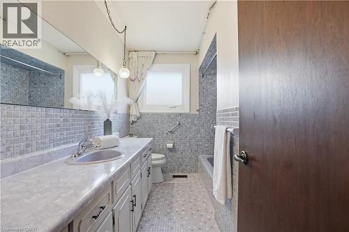 64 Eastbury Drive, Stoney Creek, ON - Indoor Photo Showing Bathroom