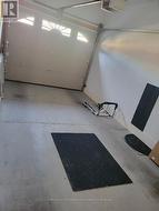 Access from house to spacious garage - 
