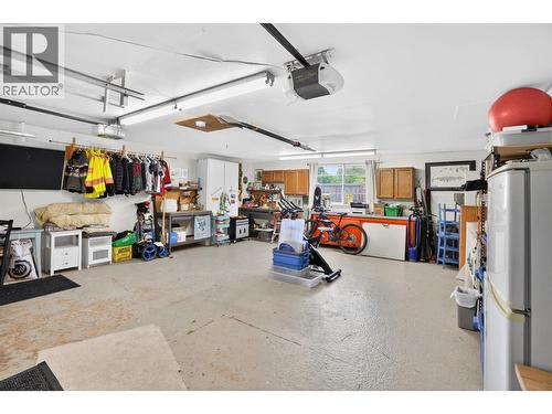 8110 & 8120 Busk Road, Balfour, BC - Indoor Photo Showing Garage