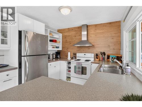 8110 & 8120 Busk Road, Balfour, BC - Indoor Photo Showing Kitchen With Double Sink