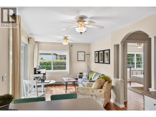 8110 & 8120 Busk Road, Balfour, BC - Indoor Photo Showing Living Room