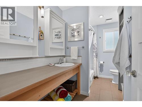 8110 & 8120 Busk Road, Balfour, BC - Indoor Photo Showing Bathroom