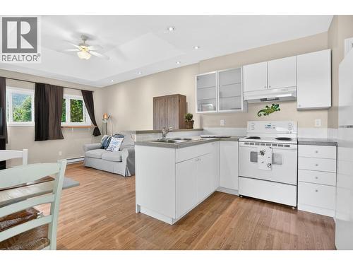 8110 & 8120 Busk Road, Balfour, BC - Indoor Photo Showing Kitchen