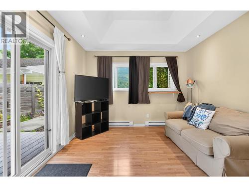 8110 & 8120 Busk Road, Balfour, BC - Indoor
