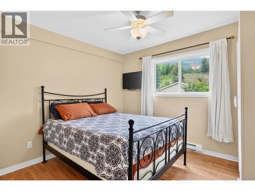 8110 & 8120 Busk Road, Balfour, BC - Indoor Photo Showing Bedroom