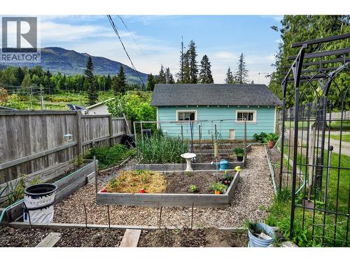 8110 & 8120 Busk Road, Balfour, BC - Outdoor