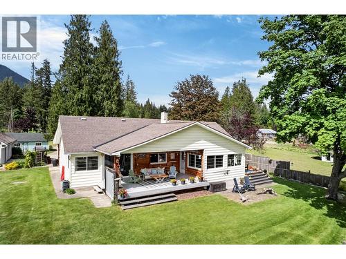 8110 & 8120 Busk Road, Balfour, BC - Outdoor With Deck Patio Veranda