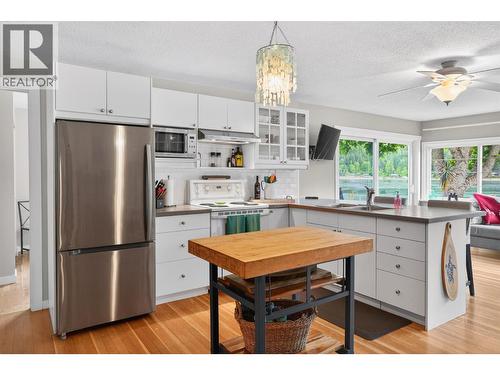 8110 & 8120 Busk Road, Balfour, BC - Indoor Photo Showing Kitchen With Double Sink