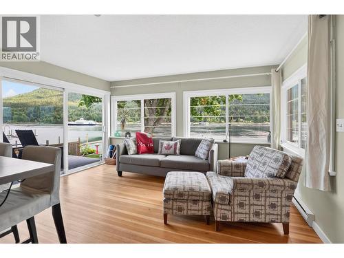 8110 & 8120 Busk Road, Balfour, BC - Indoor Photo Showing Living Room