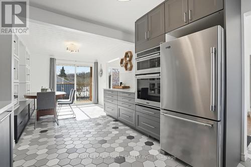 81 Thomson Drive, Hamilton, ON - Indoor Photo Showing Kitchen With Stainless Steel Kitchen