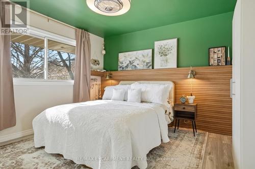 81 Thomson Drive, Hamilton, ON - Indoor Photo Showing Bedroom