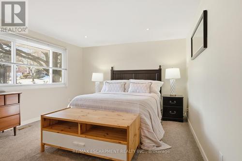 81 Thomson Drive, Hamilton, ON - Indoor Photo Showing Bedroom