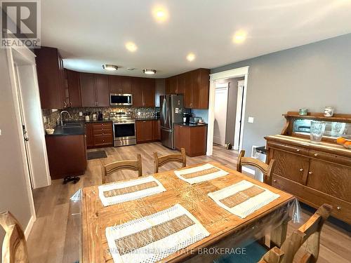 94 Caintown Road, Front Of Yonge, ON - Indoor Photo Showing Kitchen