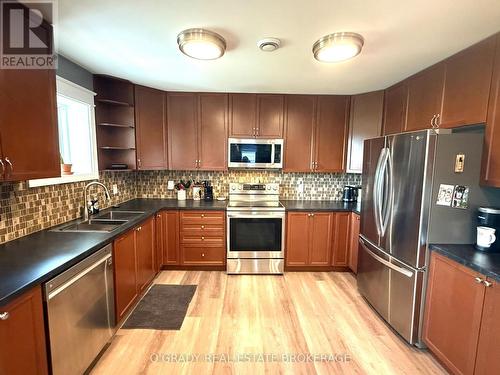 94 Caintown Road, Front Of Yonge, ON - Indoor Photo Showing Kitchen With Double Sink