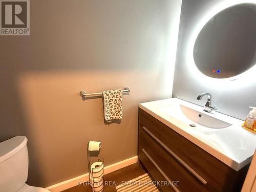 94 Caintown Road, Front Of Yonge, ON - Indoor Photo Showing Bathroom