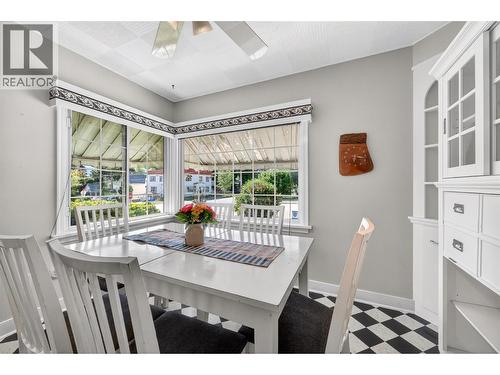 900 Sicamous Street, Enderby, BC - Indoor Photo Showing Living Room