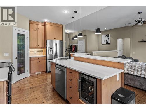 1601 Tower Ranch Boulevard, Kelowna, BC - Indoor Photo Showing Kitchen
