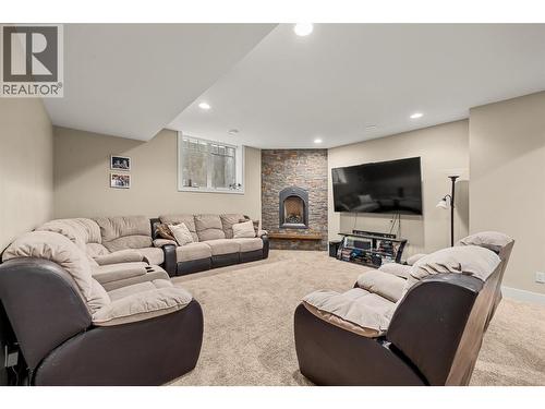 1601 Tower Ranch Boulevard, Kelowna, BC - Indoor Photo Showing Living Room With Fireplace