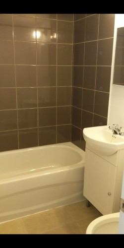 Bathroom - 6105 Boul. Gouin O., Montréal (Ahuntsic-Cartierville), QC - Indoor Photo Showing Bathroom